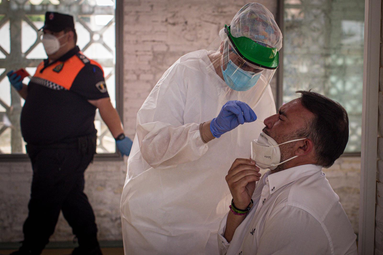 A las siete de la tarde han comenzado la recogida de muestras, que también se llevará a cabo mañana por la mañana