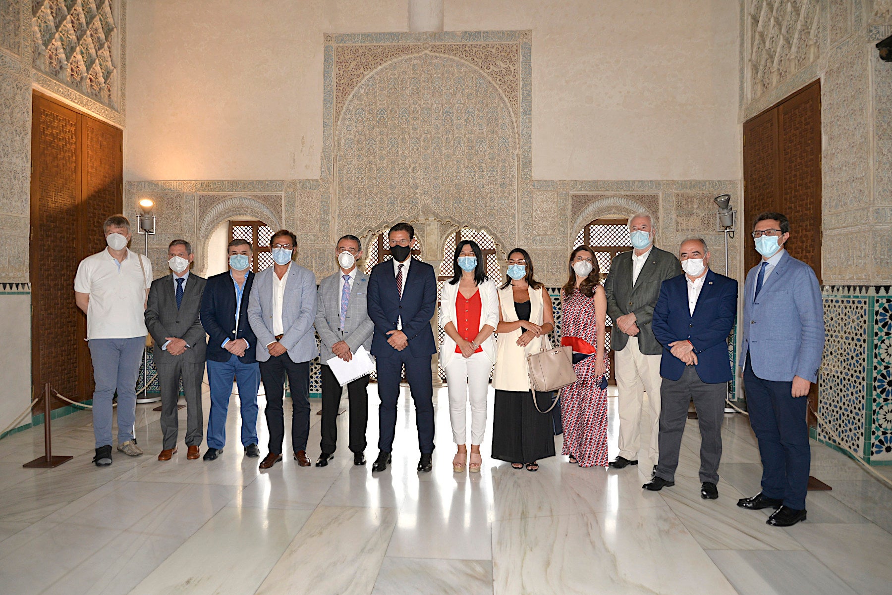 Foto de familia de la presentación ayer del primer concierto presencial del Festival Internacional de Música y Danza de Granada en su 69ª edición. 