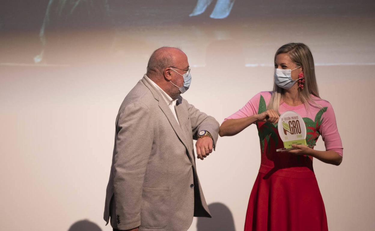 Foto de familia de los galardonados con los Premios AGRO.