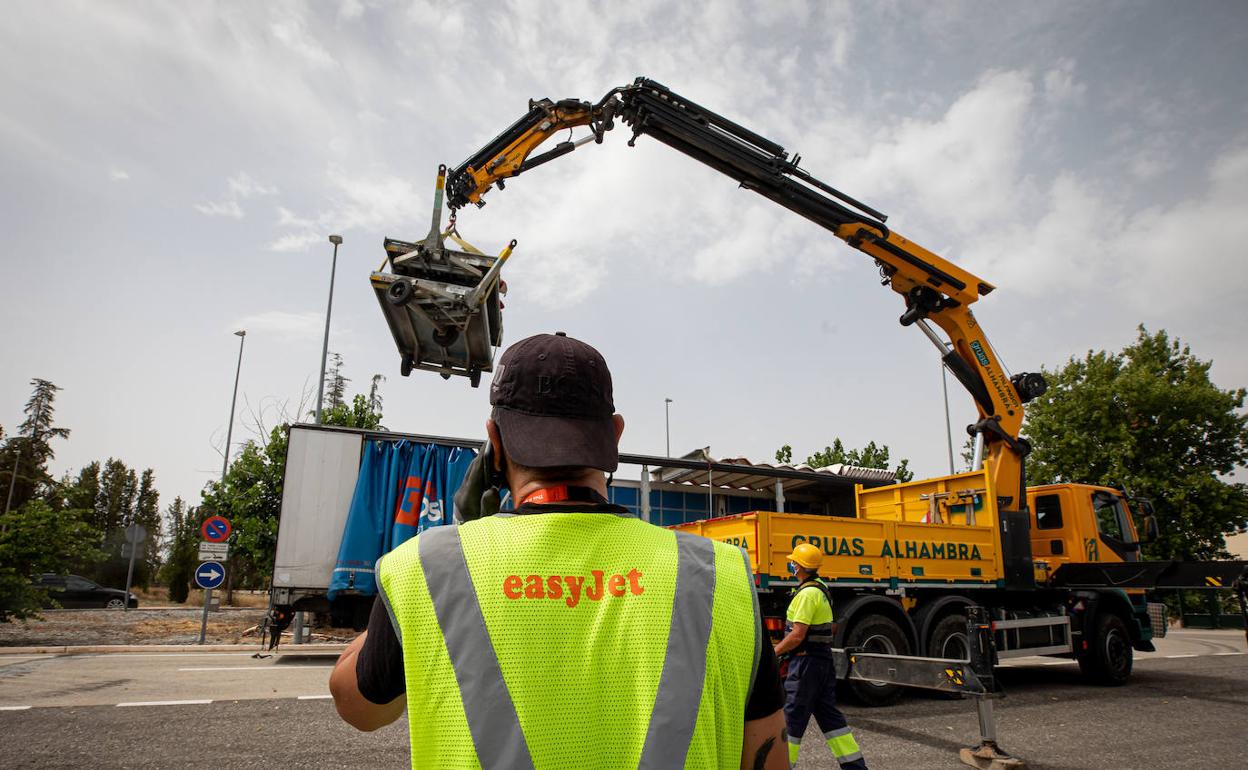 La compañía Easyjet desmanteló este miércoles el operativo de handling del aeropuerto de Granada y trasladó los equipos a la base de Madrid. 