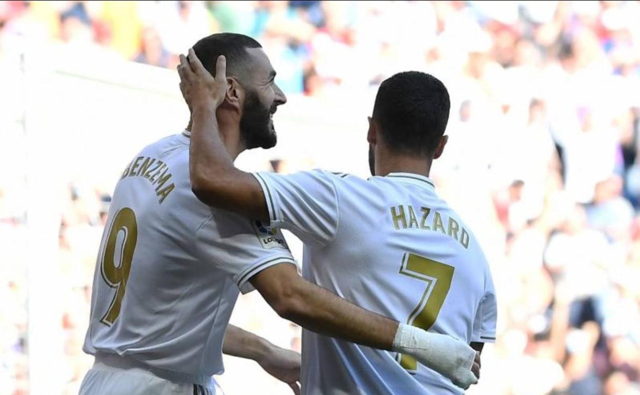 Benzema celebra con Hazard su gol al Granada en el encuentro de la primera vuelta. 