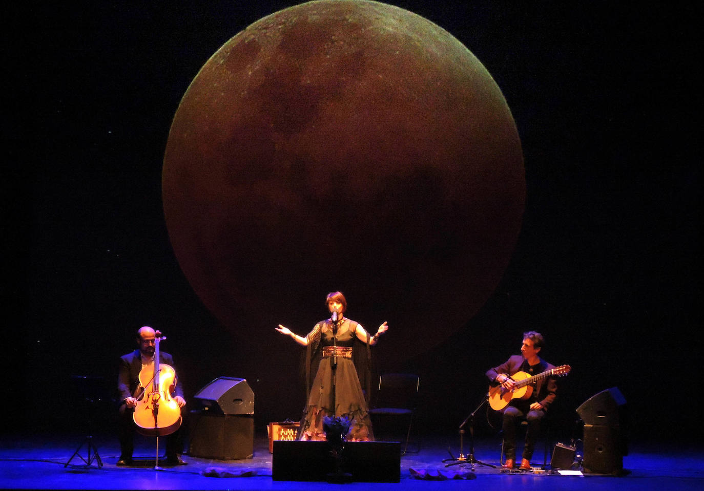 Victoria Cruz, de Minha Lua.