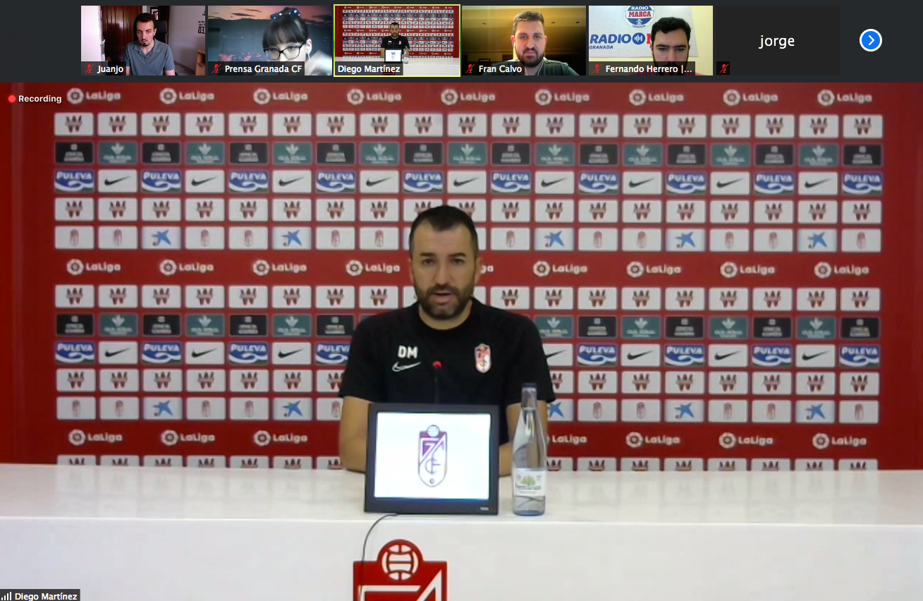 Diego Martínez durante la comparecencia ante los medios previa al duelo en Mallorca. 