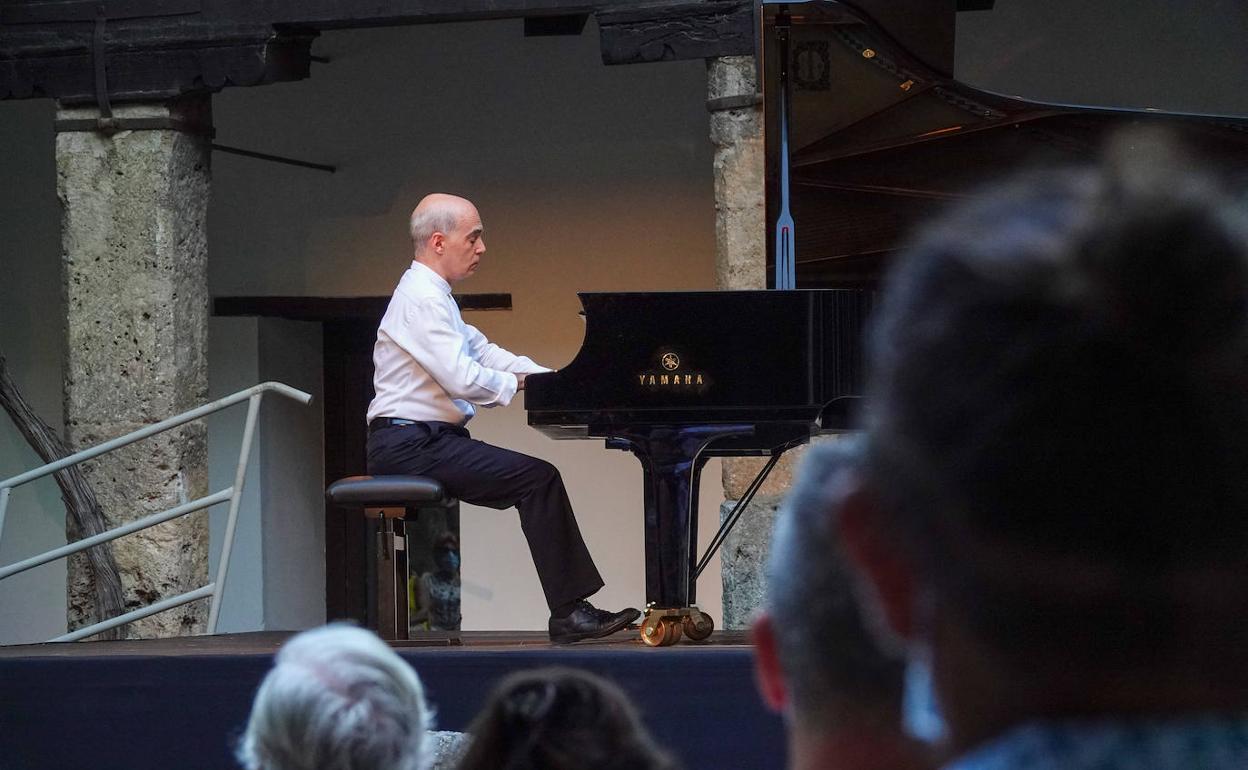 Momento del recital de Ituarte en el Corral del Carbón
