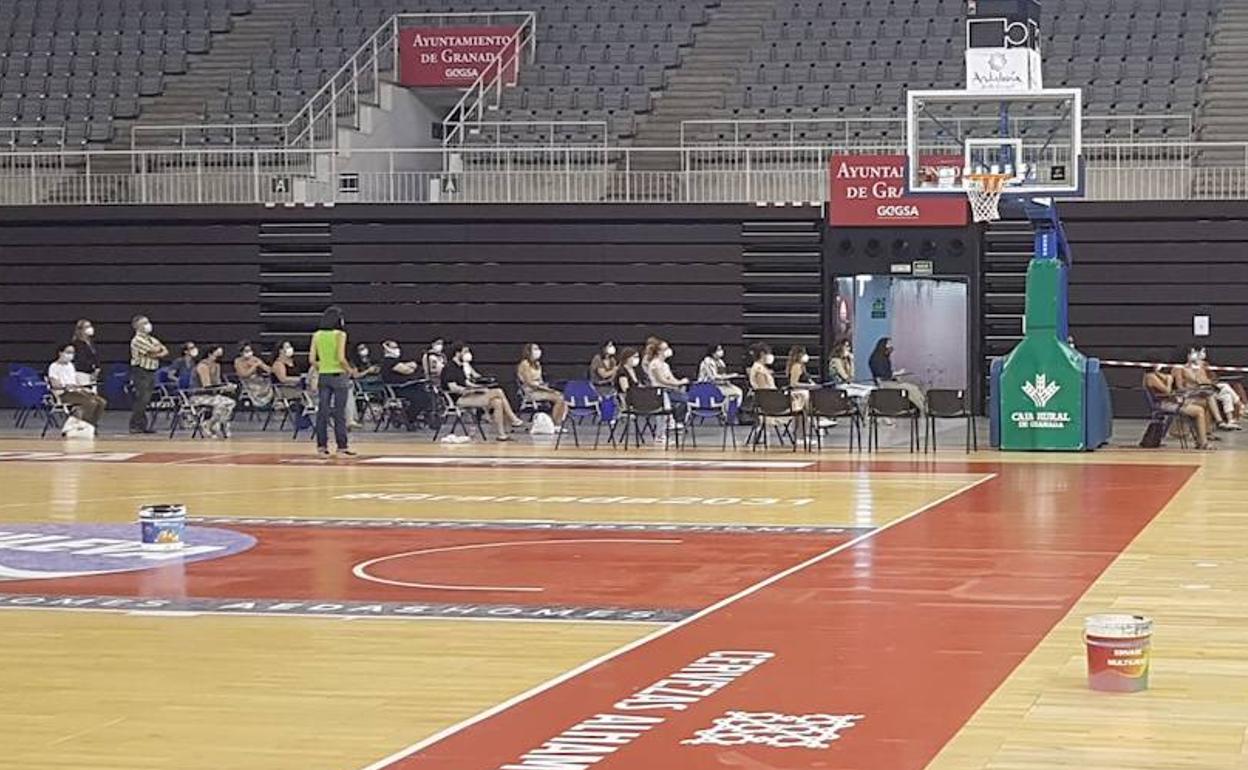 El Palacio de Deportes de Granada acoge a casi medio centenar de opositores