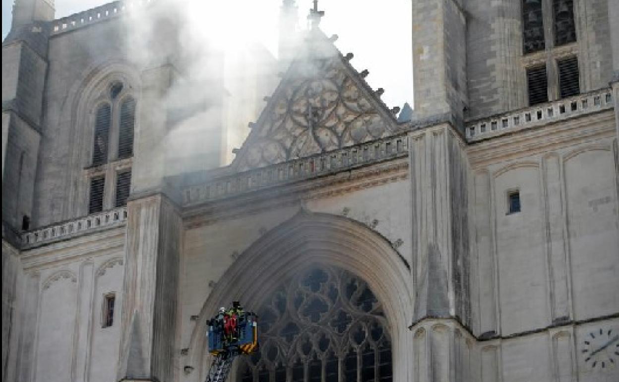 Incendio en la catedral de Nantes.