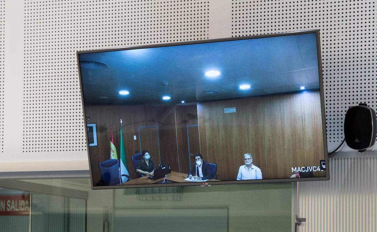 Imagen a través de una pantalla de la sesión celebrada ayer en la Audiencia Naconal. 