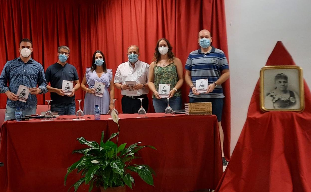 Momento de la presentación del libro biográfico.