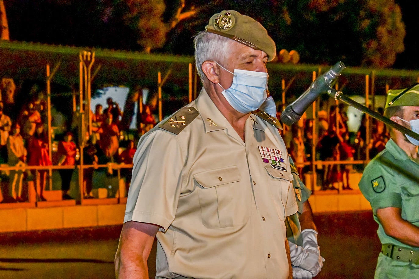 Cerca de 200 legionarios almerienses aterrizaron ayer en el Aeropuerto de El Alquián tras dar el relevo a los paracaidistas españoles para la misión del Líbano. 