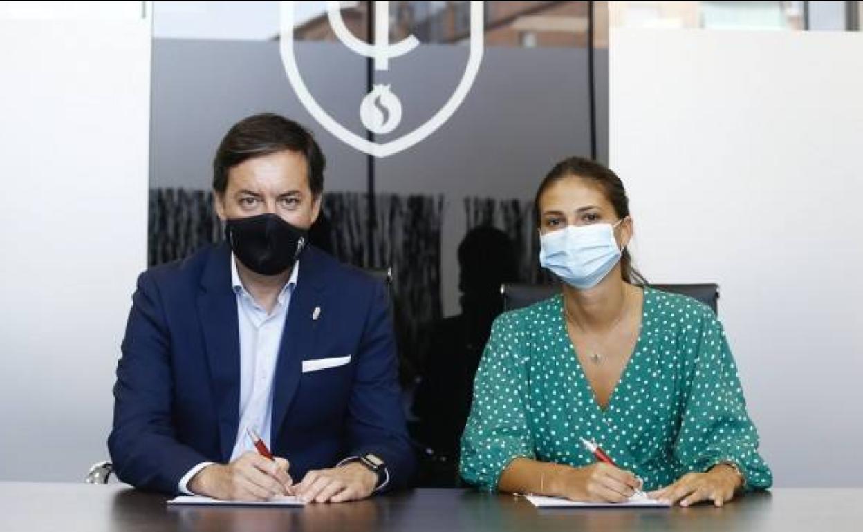 Laura Pérez cumplirá su octava temporada en el Granada Femenino. 