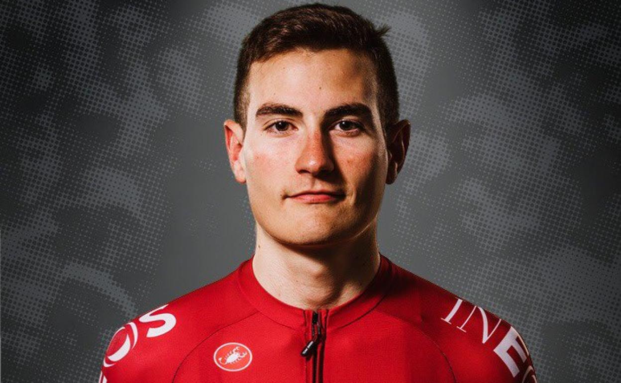 Carlos Rodríguez, en la fotografía oficial con su equipo. 