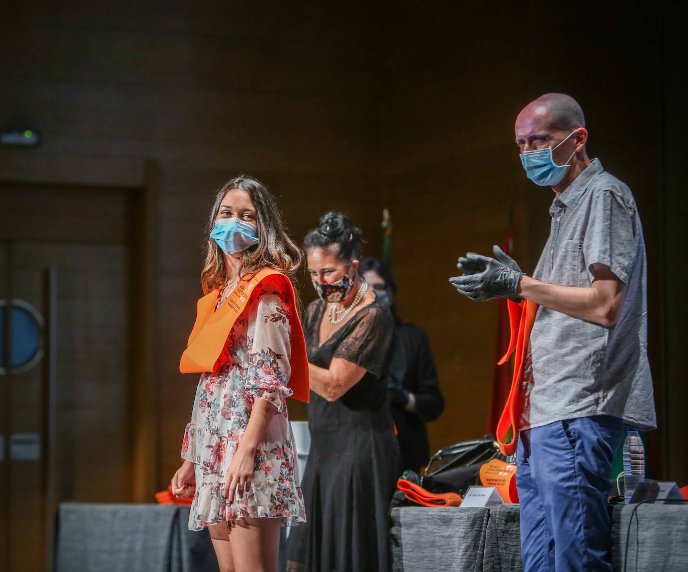 Fotos: Los recién egresados en Sociología celebran su ceremonia con medidas de seguridad