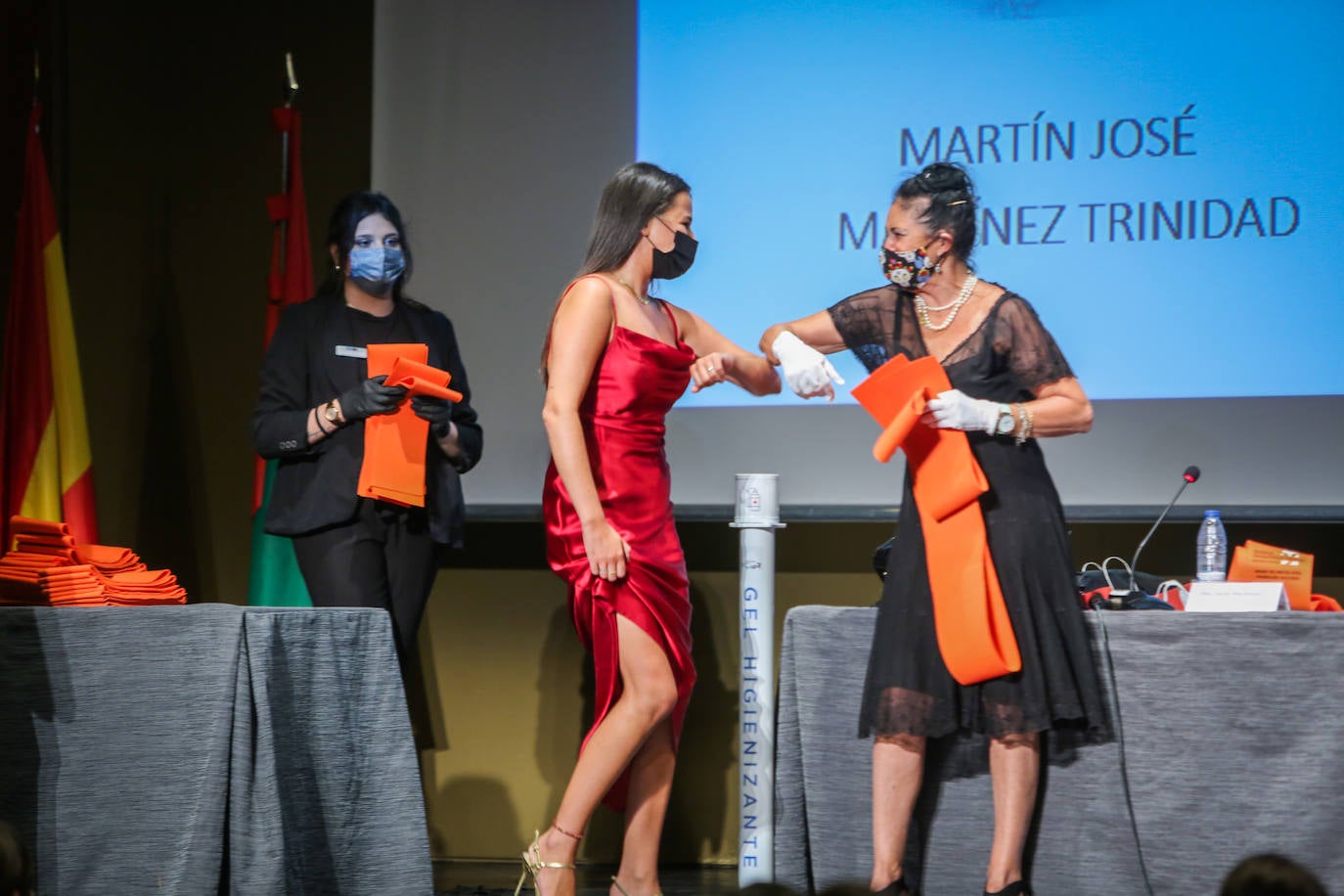 Fotos: Los recién egresados en Sociología celebran su ceremonia con medidas de seguridad