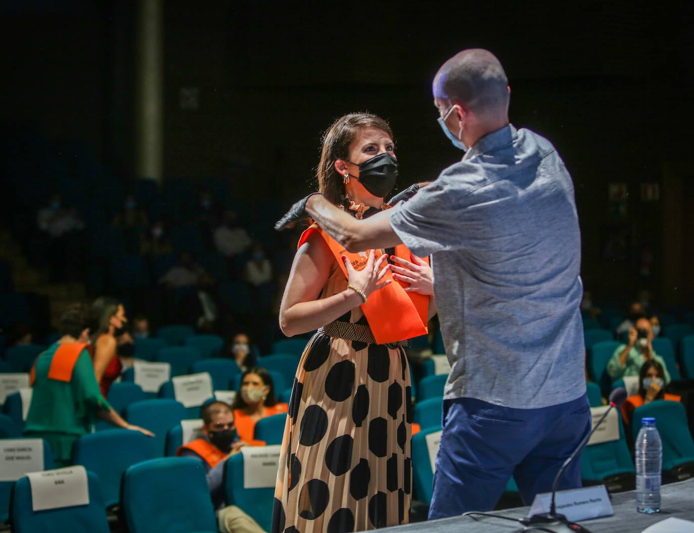 Fotos: Los recién egresados en Sociología celebran su ceremonia con medidas de seguridad