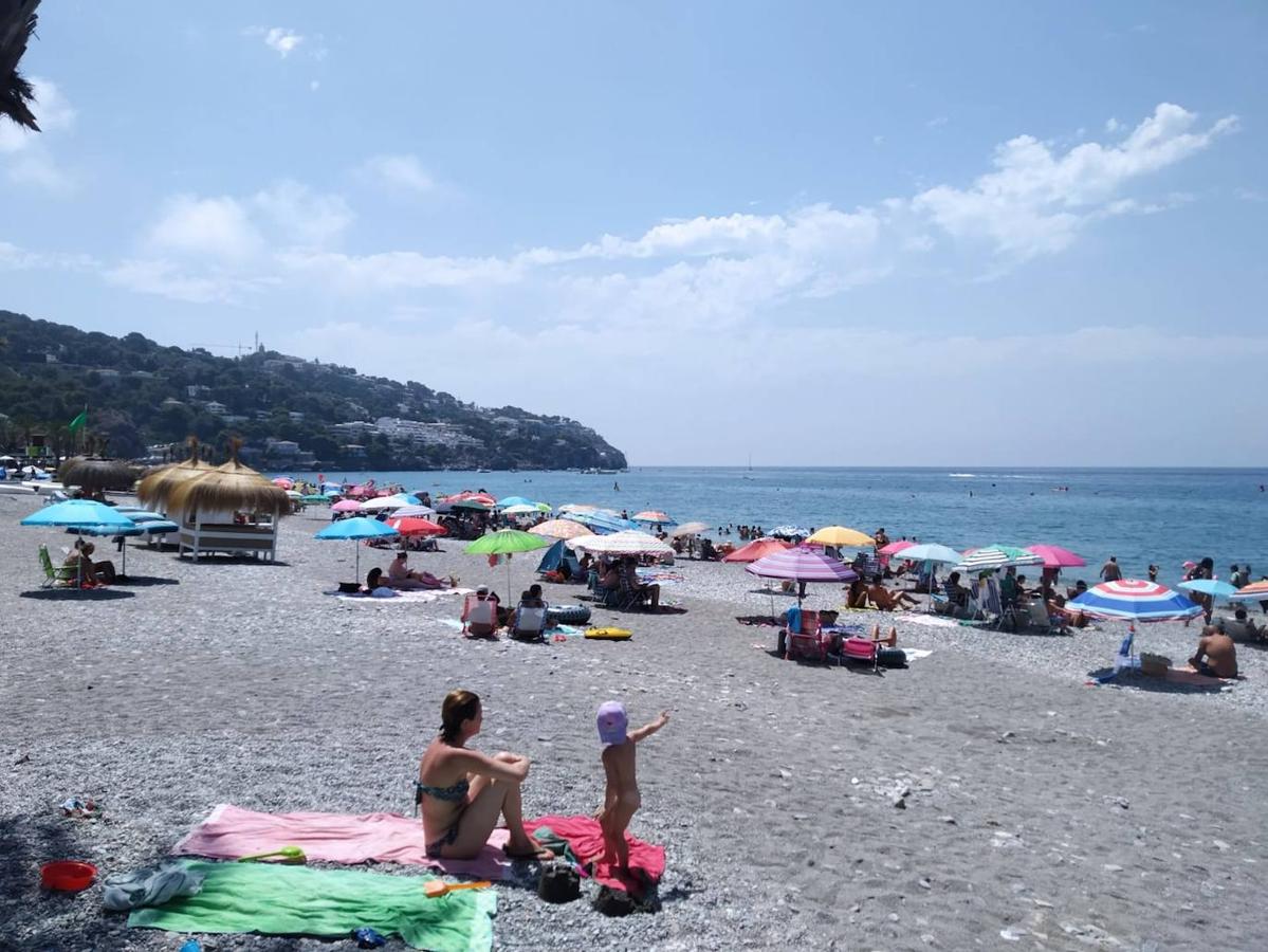 La playa de San Cristóbal presenta este mediodía de domingo un aspecto formidable. 