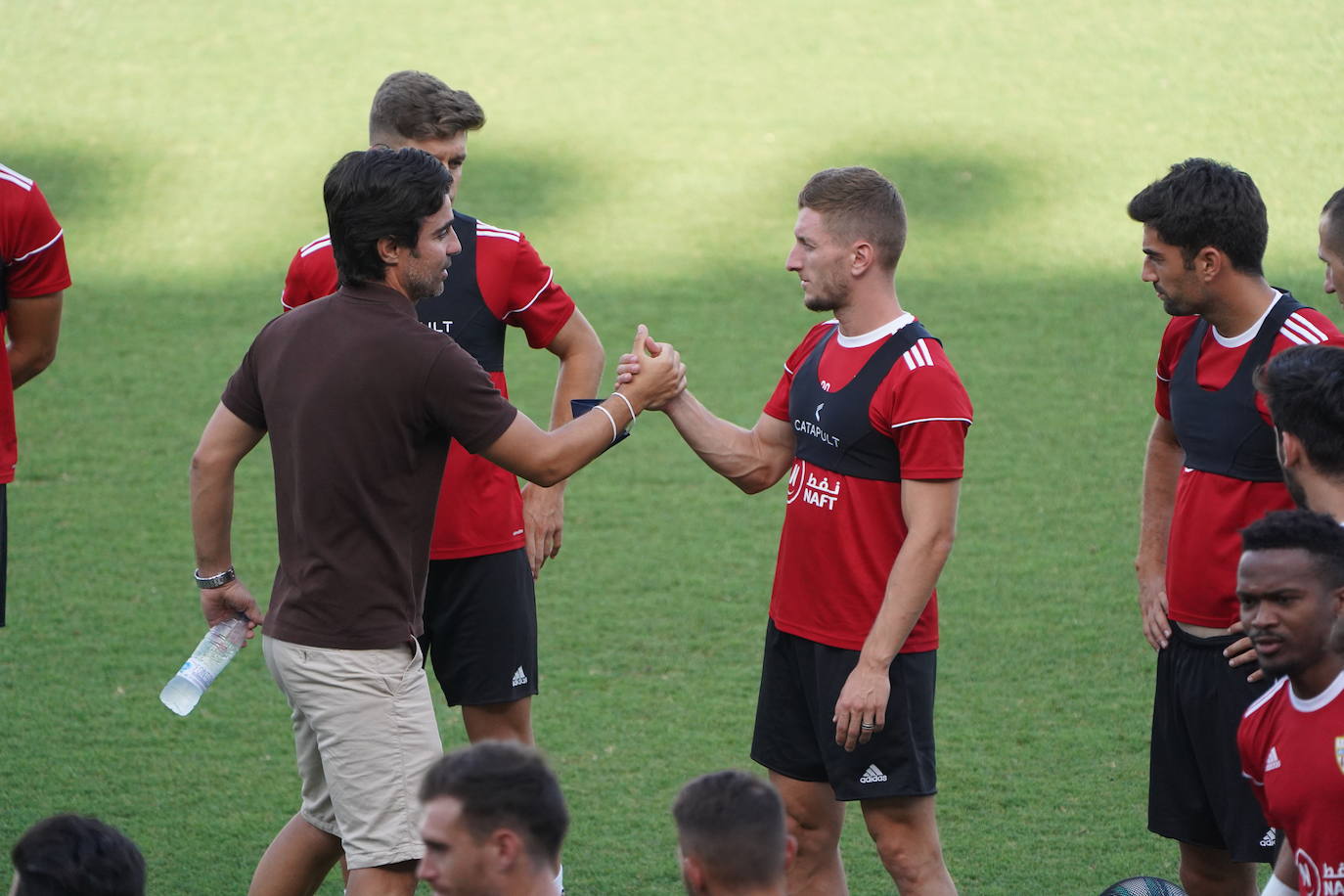 Fotos: Silva le cede los &#039;trastos&#039; a Fortes, que dirige la sesión del Almería