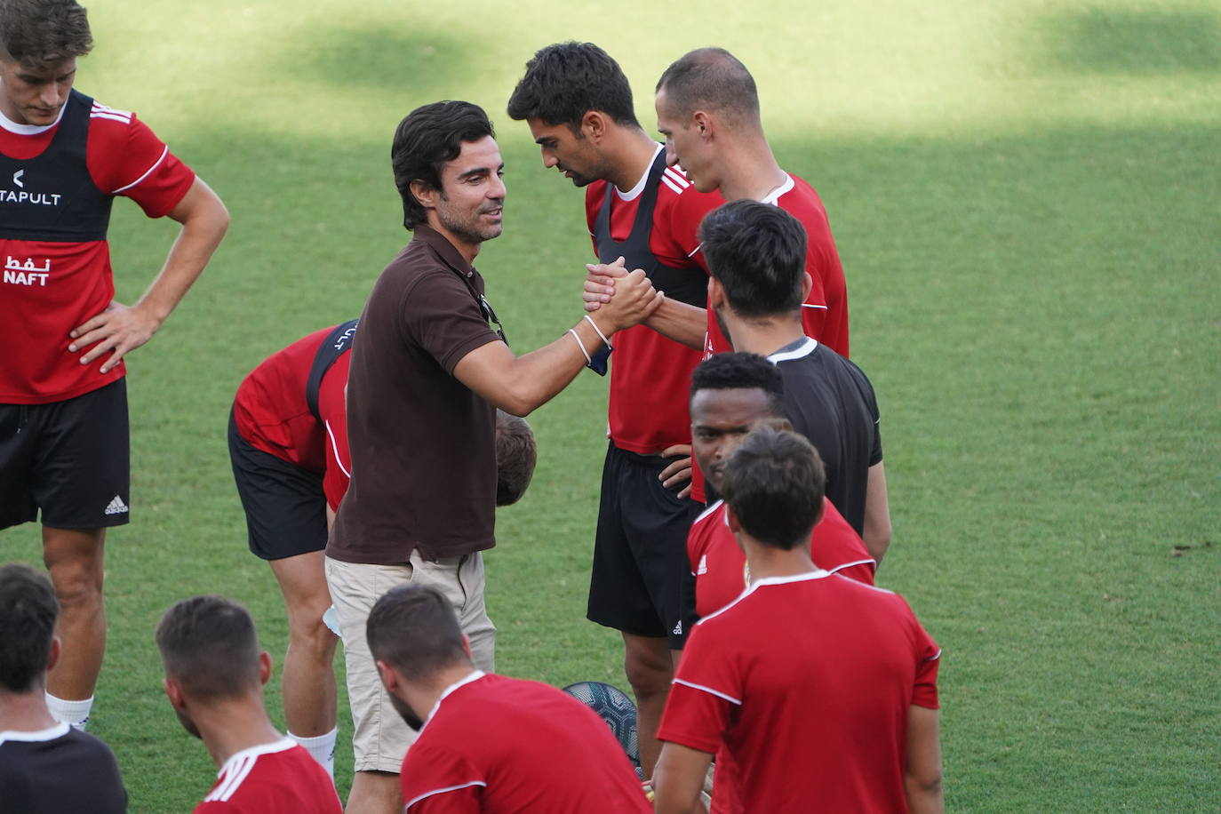 Fotos: Silva le cede los &#039;trastos&#039; a Fortes, que dirige la sesión del Almería