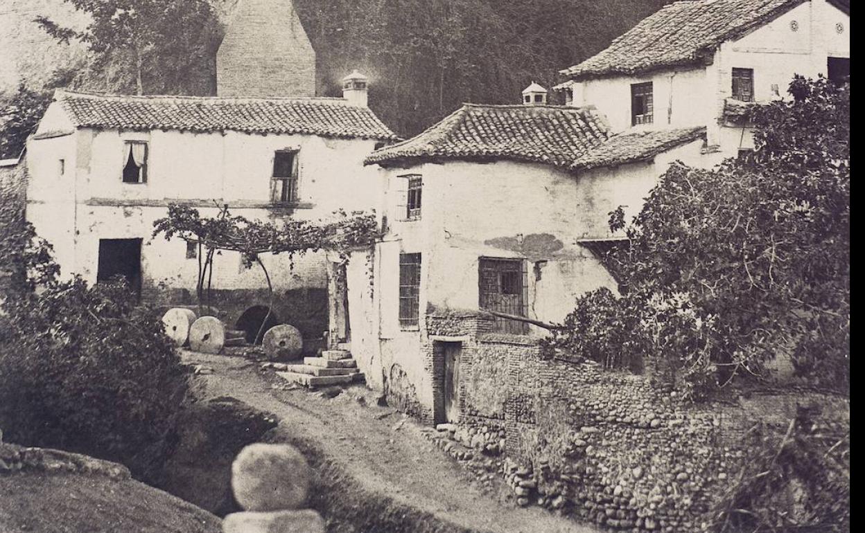 Charles Clifford, [Molinos de la Cuesta del Rey Chico y cerca del bosque de la Alhambra], 1854. Papel a la sal a partir de calotipo. En álbum Granada: Photographies. 