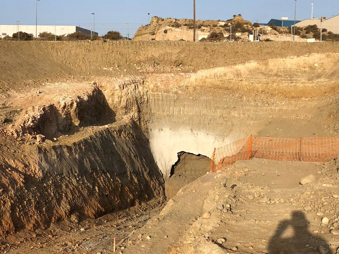 Visita a las obras del AVE entre Níjar y la capital, en donde los tajos comienzan ya con importantes obras civiles para el tendido de viaductos y la ejecución de pasos inferiores y vías de desagüe. 