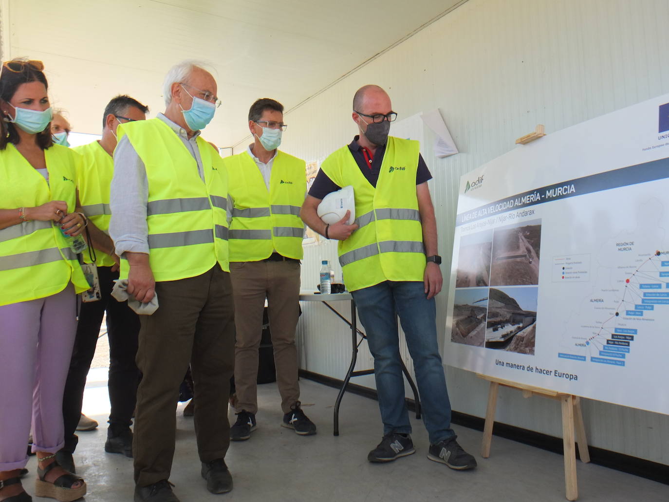 Visita a las obras del AVE entre Níjar y la capital, en donde los tajos comienzan ya con importantes obras civiles para el tendido de viaductos y la ejecución de pasos inferiores y vías de desagüe. 