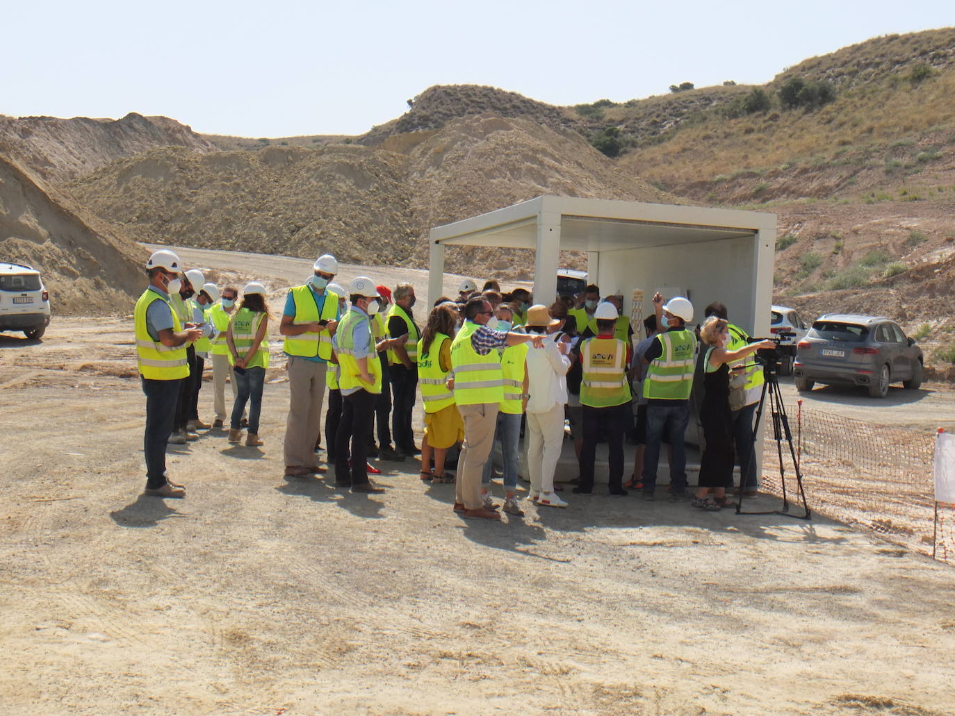 Visita a las obras del AVE entre Níjar y la capital, en donde los tajos comienzan ya con importantes obras civiles para el tendido de viaductos y la ejecución de pasos inferiores y vías de desagüe. 