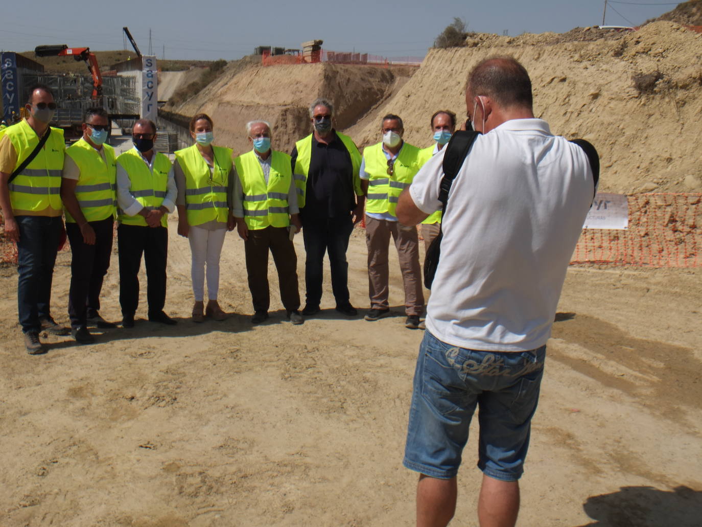 Visita a las obras del AVE entre Níjar y la capital, en donde los tajos comienzan ya con importantes obras civiles para el tendido de viaductos y la ejecución de pasos inferiores y vías de desagüe. 