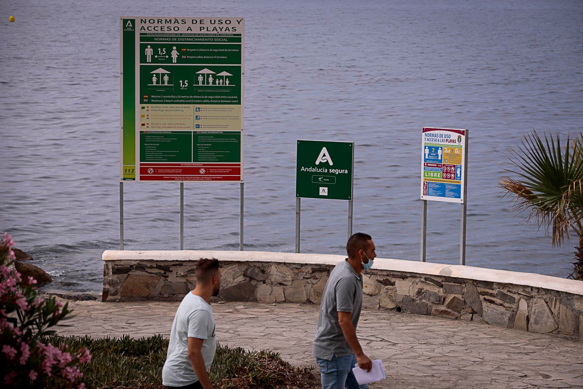 Con cada temporal, el mar se come la arena y frena el despegue turístico de un pueblo que vive de la agricultura bajo plástico