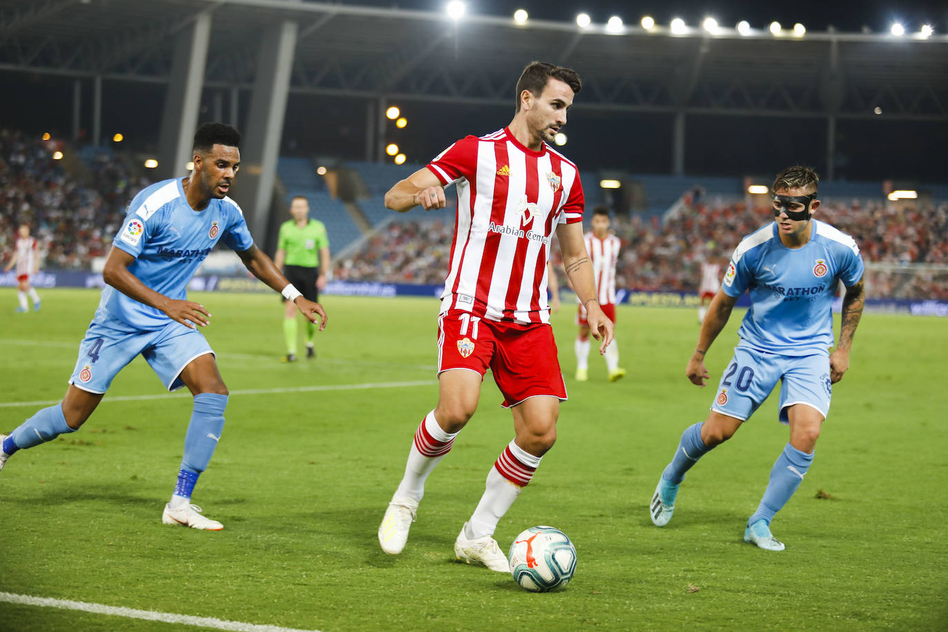 Juan Muñoz, entre Ramalho y Matteo, escenifican una situación que puede darse, pero no se sabe cuáhdo. 