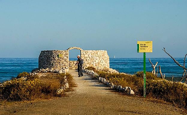 Imagen principal - La &#039;isla de los pájaros&#039;, un oasis al borde de Málaga