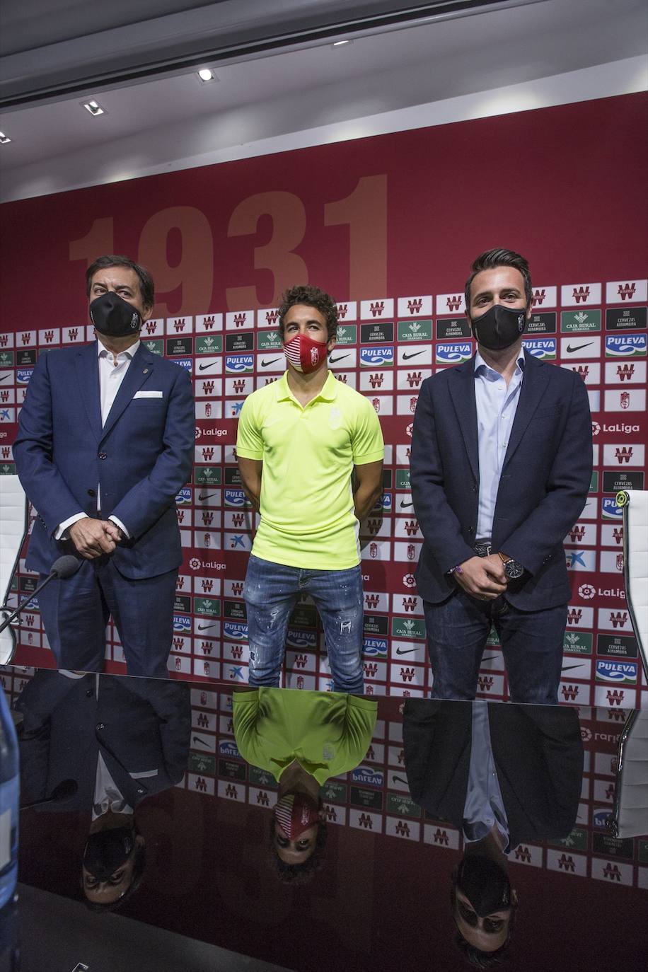 El primer fichaje del Granada CF en la presente temporada ha comparecido este lunes ante los medios de comunicación 
