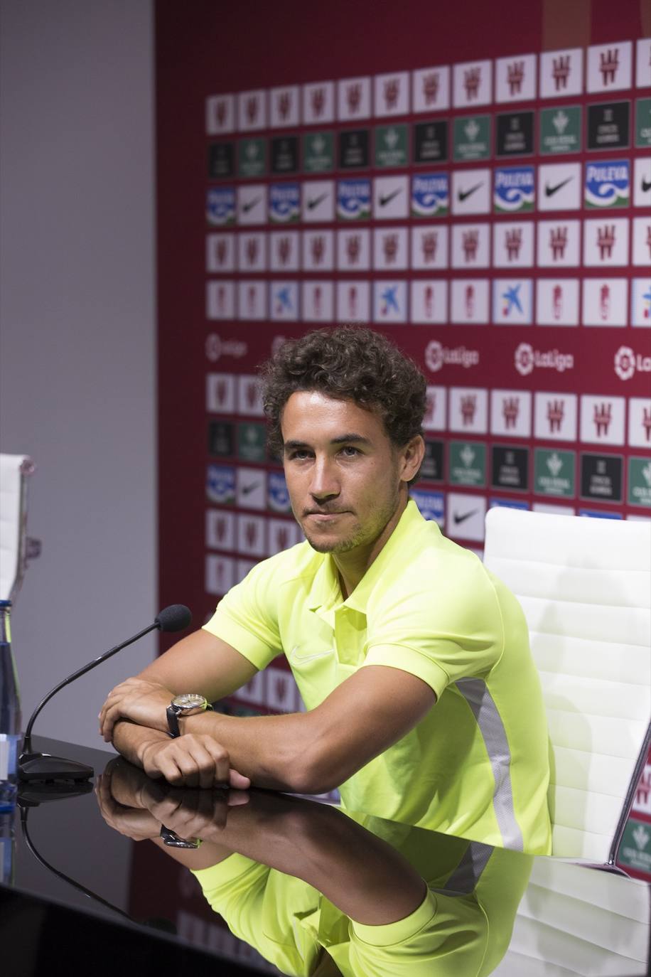 El primer fichaje del Granada CF en la presente temporada ha comparecido este lunes ante los medios de comunicación 
