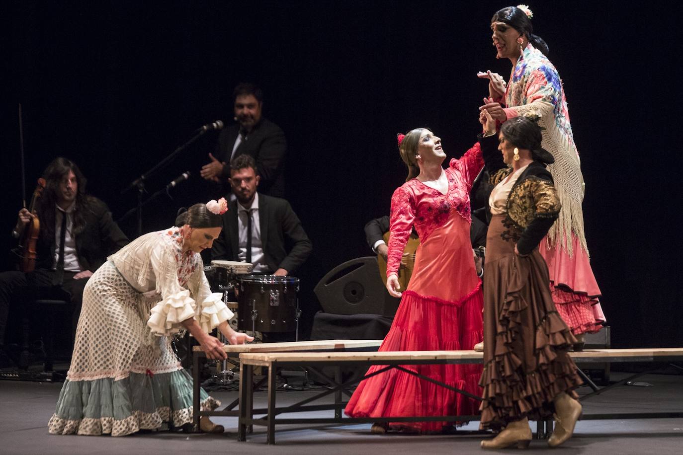 El bailaor Manuel Liñán presenta su obra '¡Viva!' en el teatro del Generalife