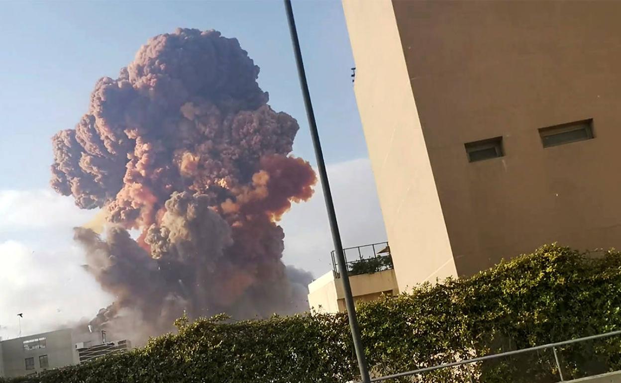 Explosión en Beirut: una fuerte deflagración deja decenas de heridos