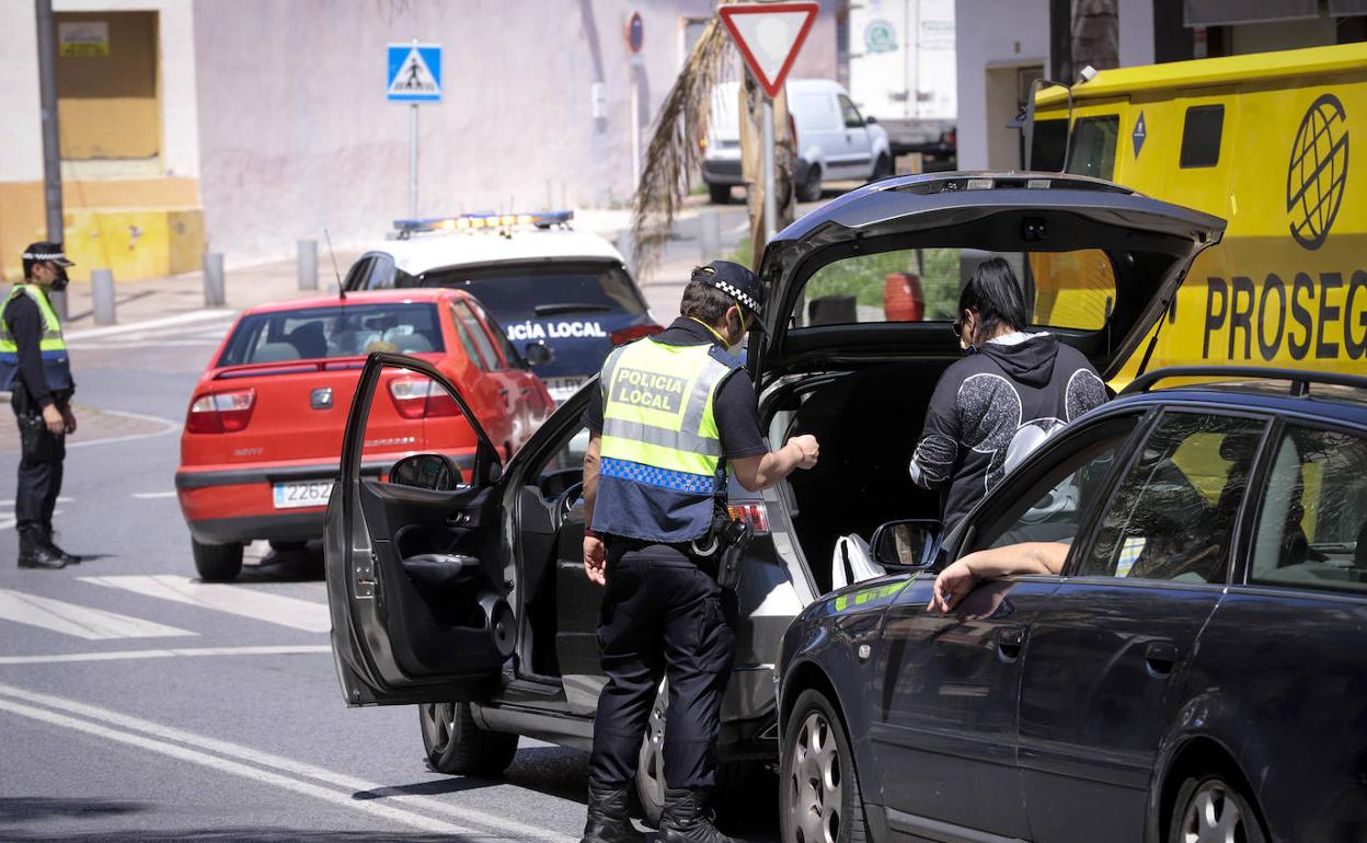 La Policía Local de Motril controla las redes sociales para disolver las fiestas