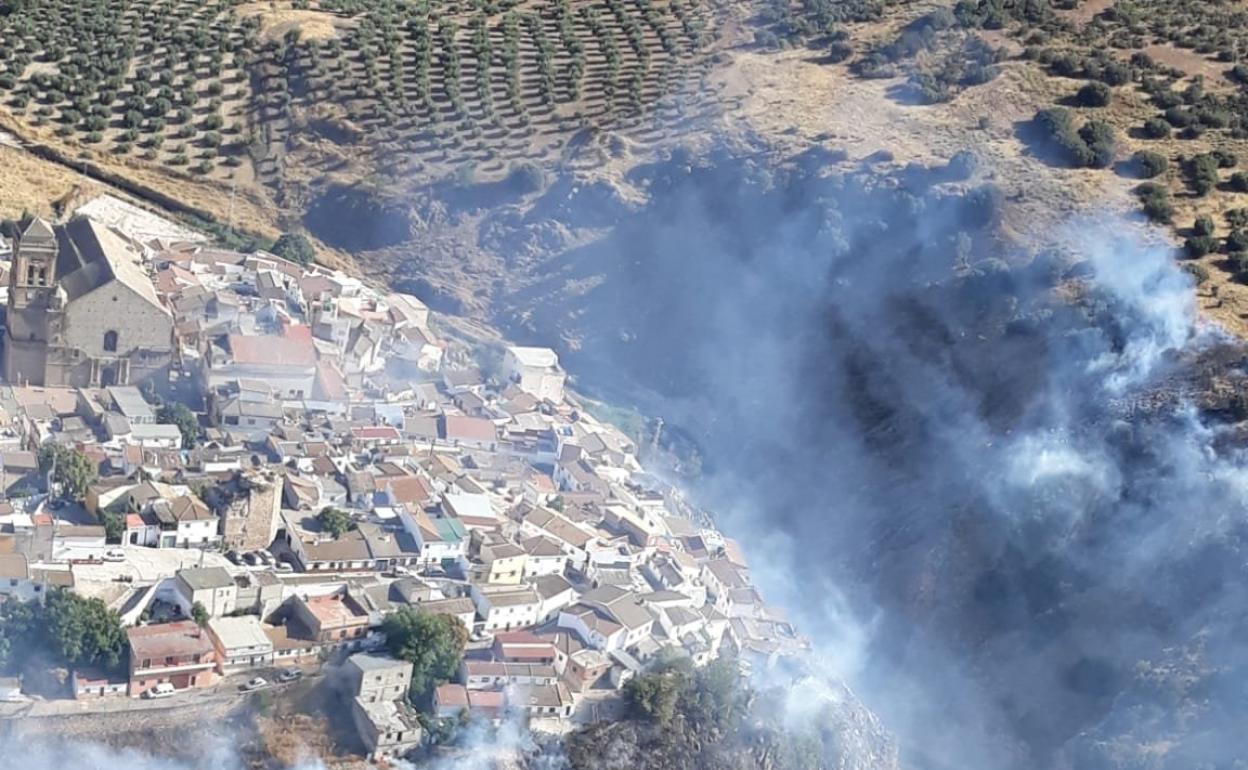 Controlado un incendio forestal en un paraje de Iznalloz