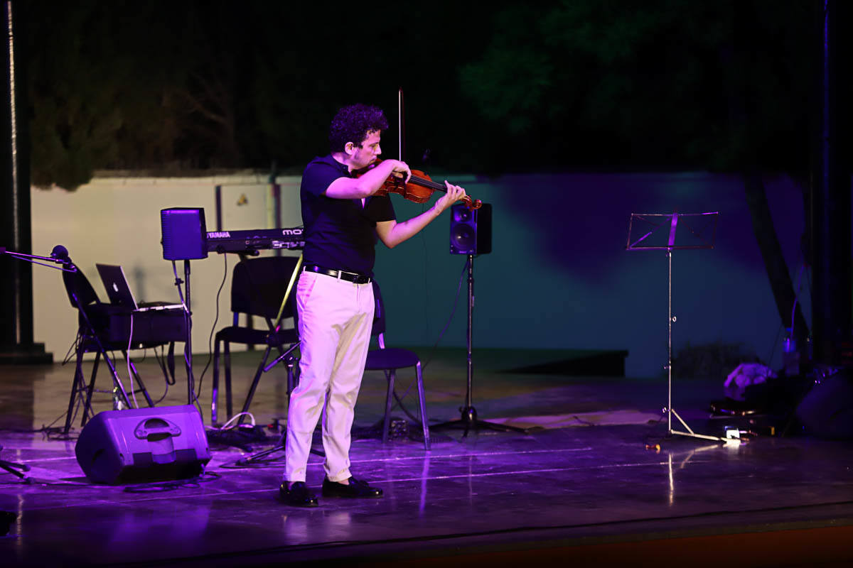 Estrella se presentó en La Zubia para ensalzar las toneladas de poesía que le descubrió su padre