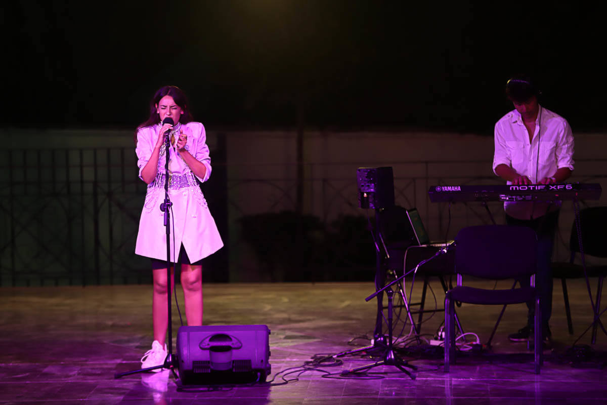 Estrella se presentó en La Zubia para ensalzar las toneladas de poesía que le descubrió su padre