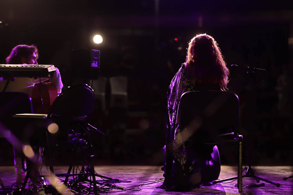 Estrella se presentó en La Zubia para ensalzar las toneladas de poesía que le descubrió su padre