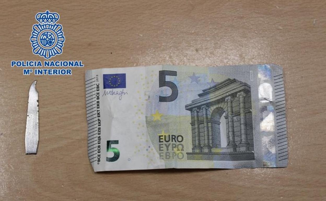 Objeto punzante usado en el atraco y el pírrico botón obtenido