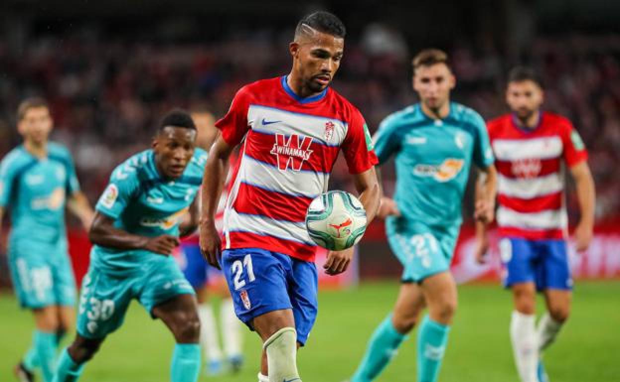 Yangel Herrera controla un balón durante un partido de la pasada temporada contra Osasuna. 