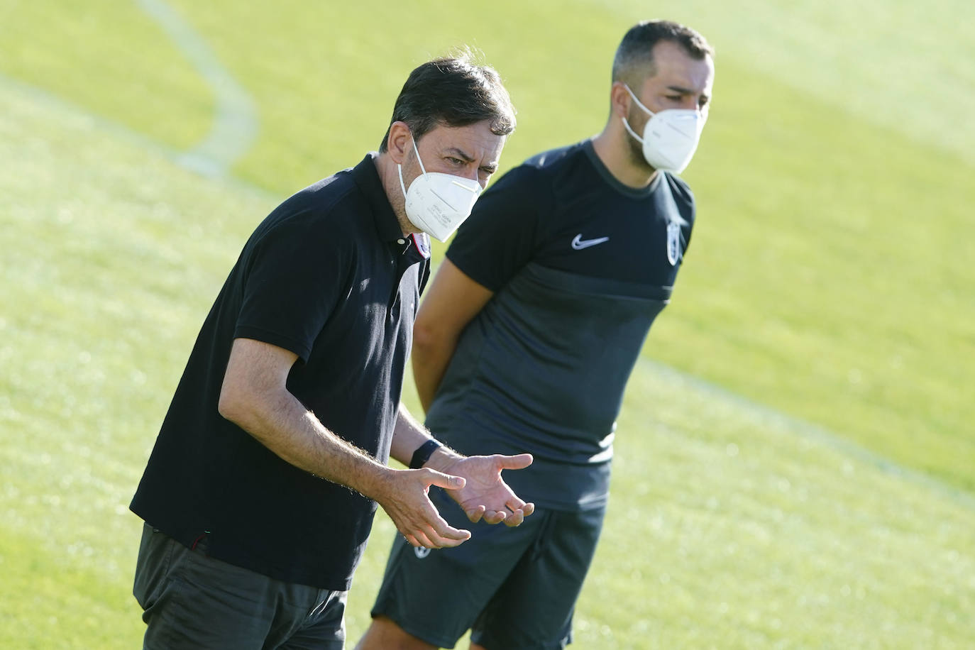 Fotos: El EuroGranada da sus primeros pasos sobre el césped de la Ciudad Deportiva