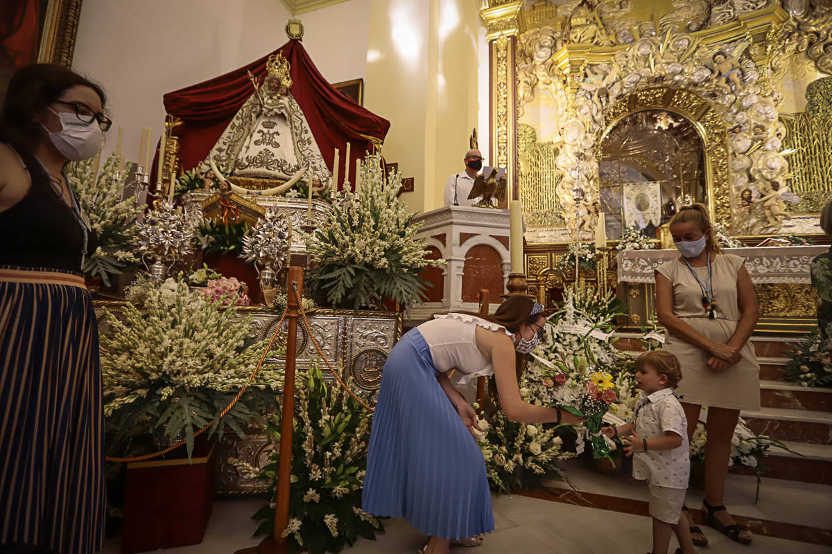 Fotos: Motril celebra la ofrenda floral a su patrona