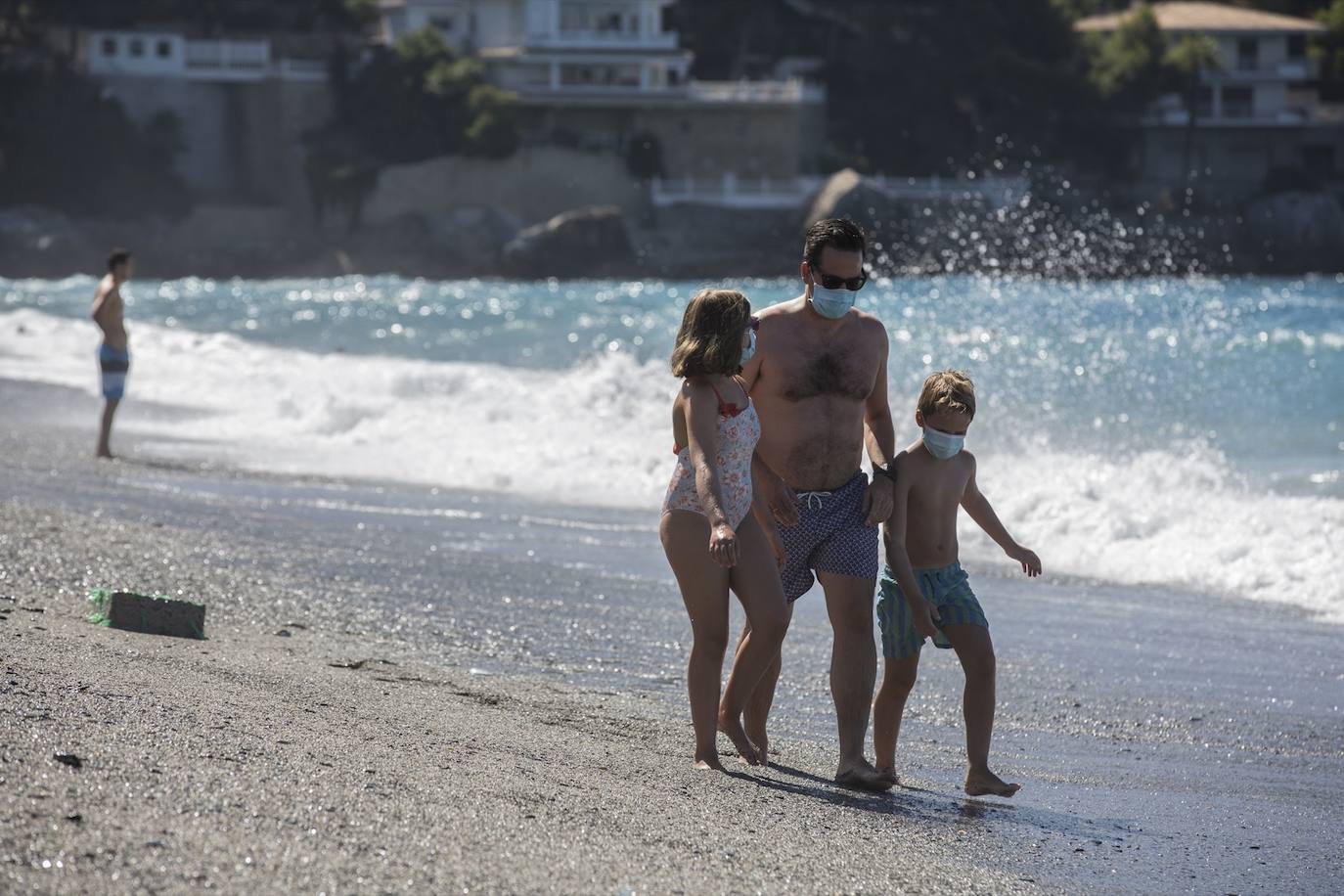 Ambiente en las playas de la Costa Tropical este domingo