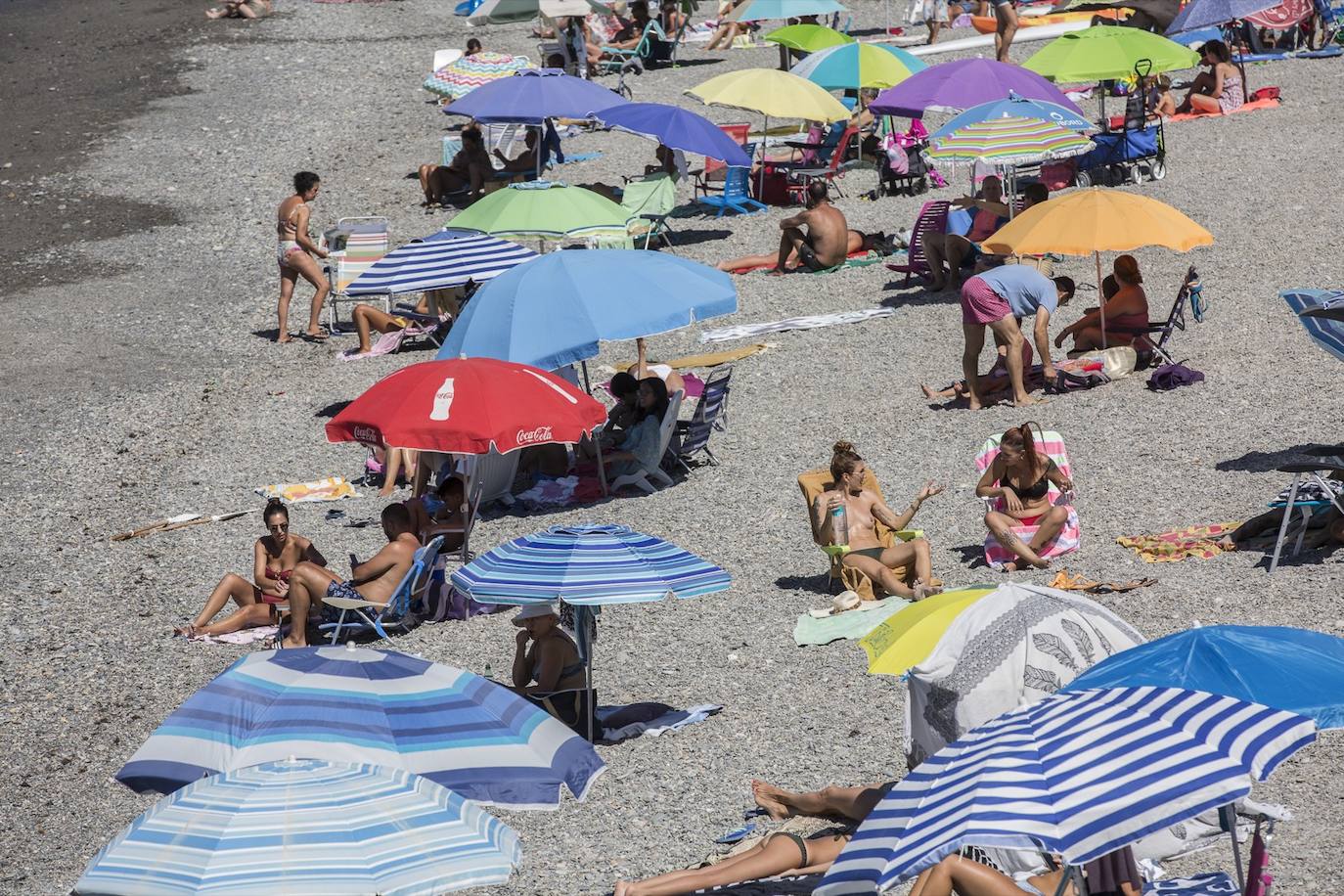 Ambiente en las playas de la Costa Tropical este domingo