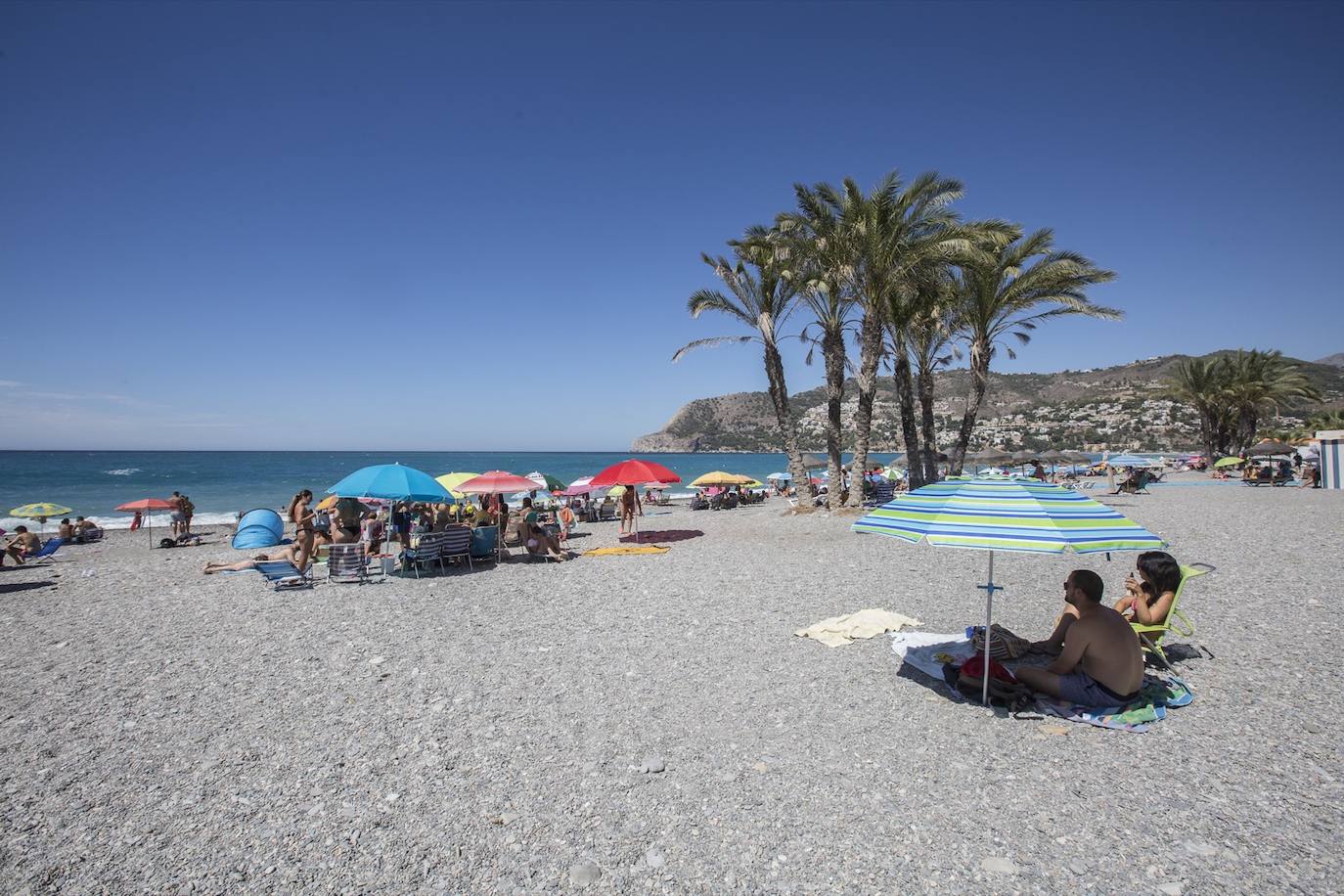 Ambiente en las playas de la Costa Tropical este domingo