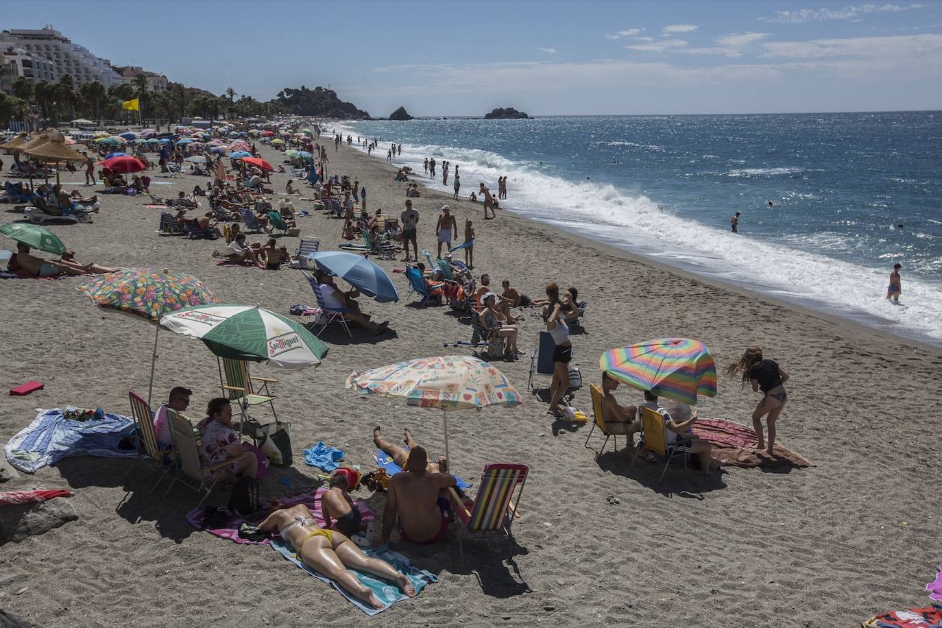 Ambiente en las playas de la Costa Tropical este domingo