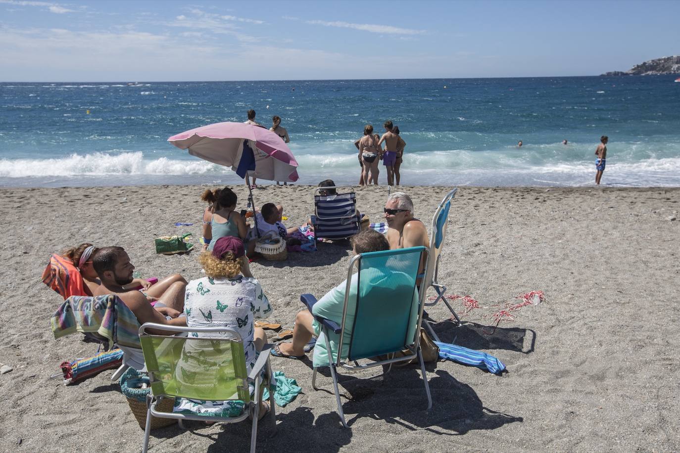 Ambiente en las playas de la Costa Tropical este domingo