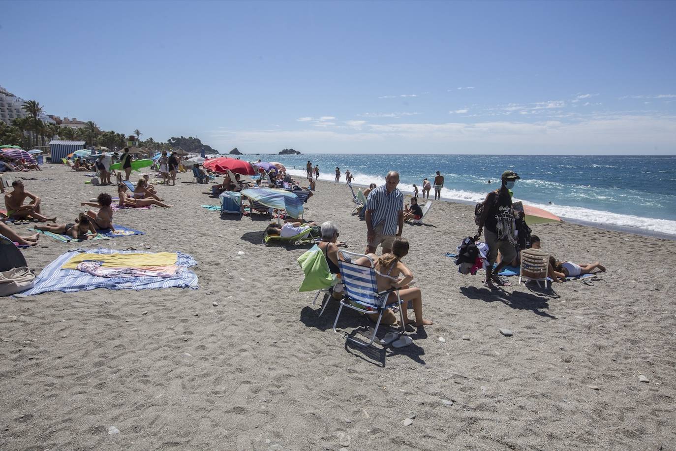 Ambiente en las playas de la Costa Tropical este domingo