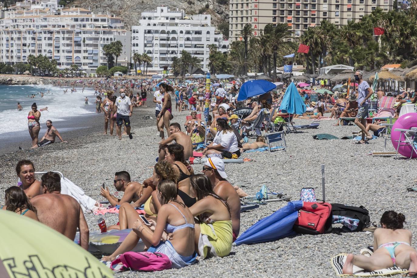 Ambiente en las playas de la Costa Tropical este domingo