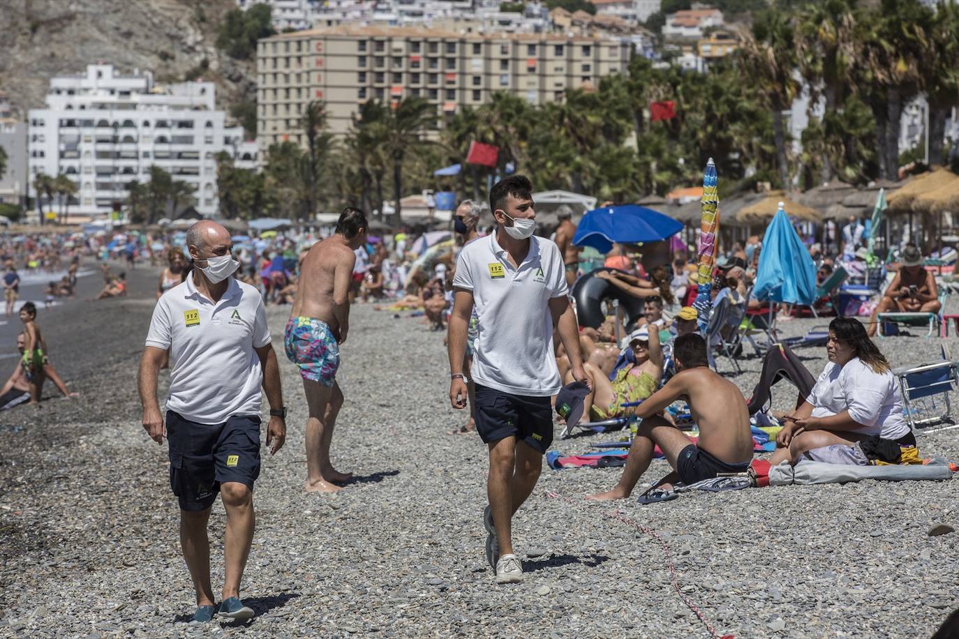 Ambiente en las playas de la Costa Tropical este domingo